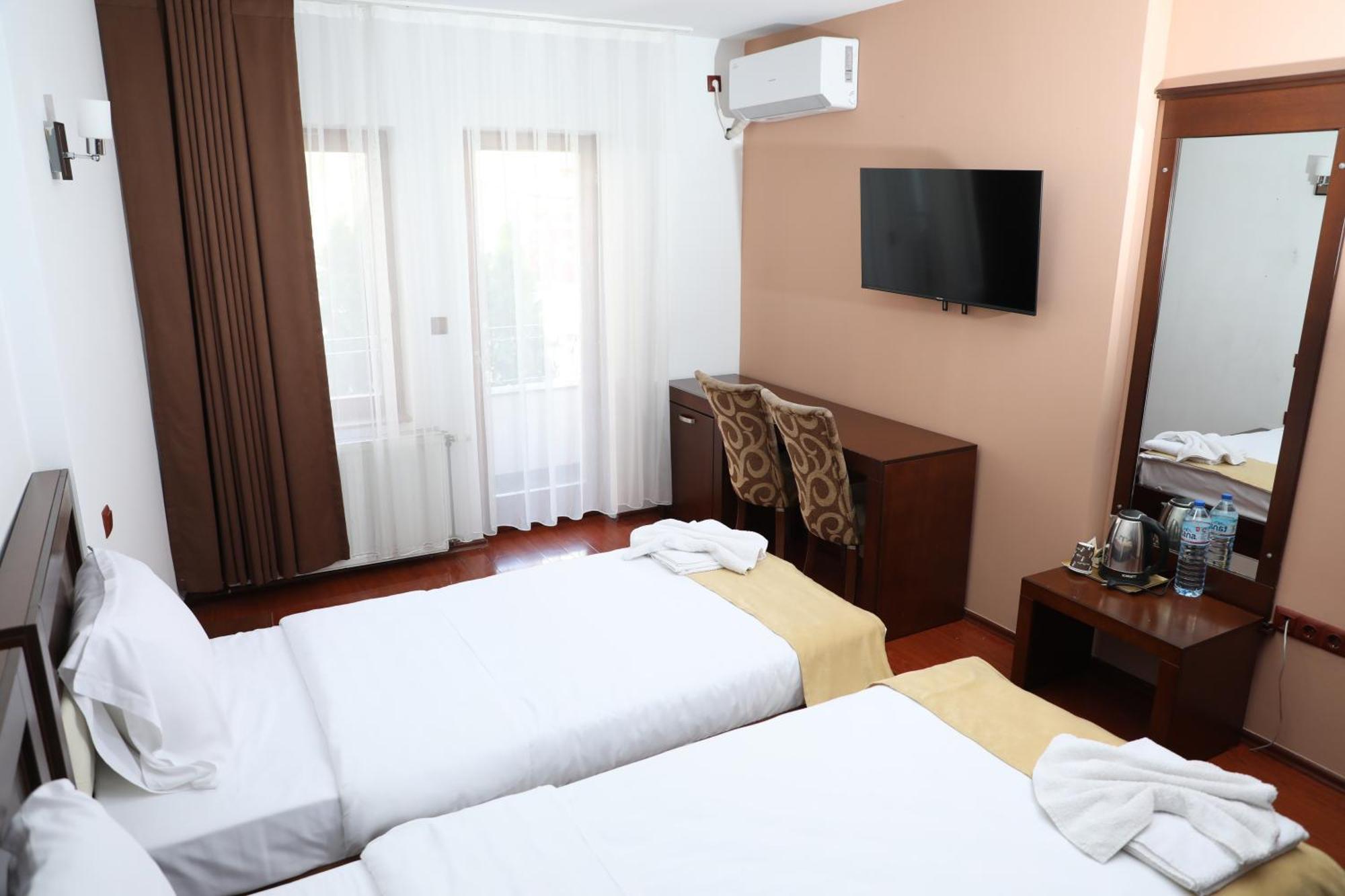Bruti Hotel Prizren Bagian luar foto