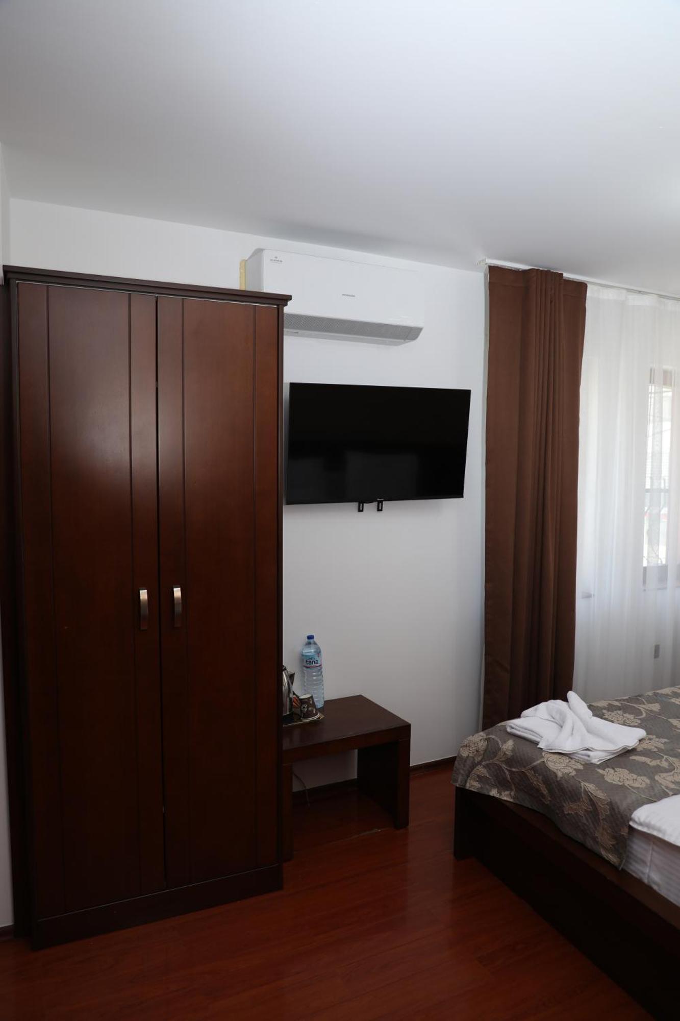 Bruti Hotel Prizren Bagian luar foto