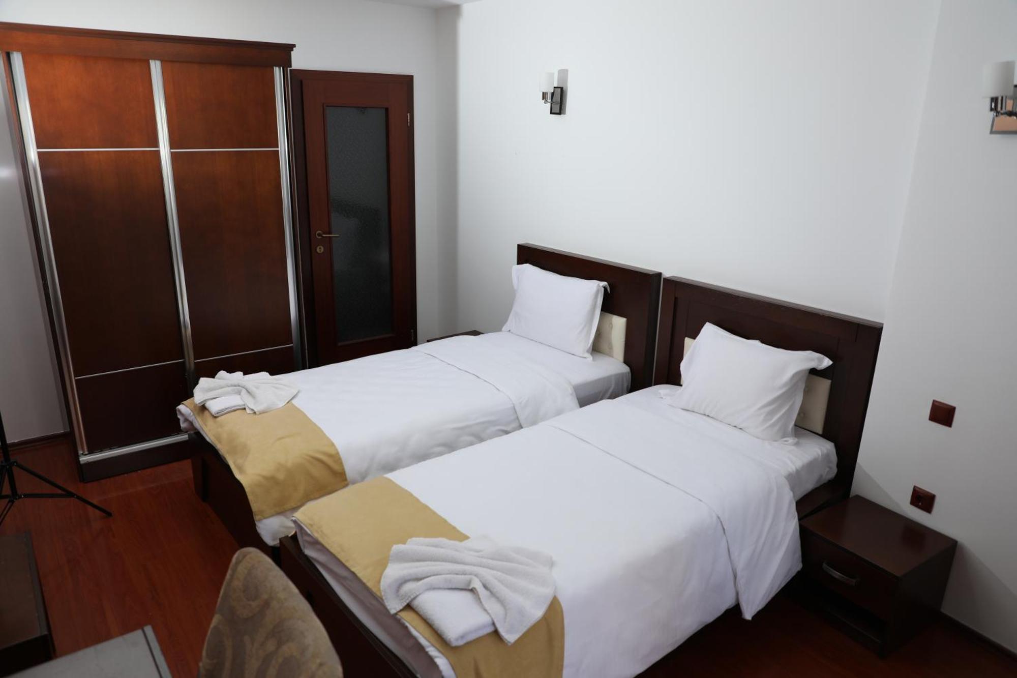 Bruti Hotel Prizren Bagian luar foto